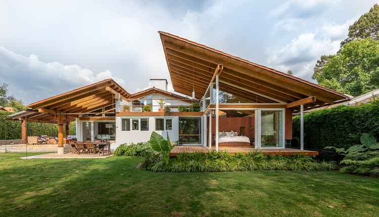 Best Roofing Materials for Hot Climates (2026 Homeowner Guide)